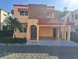  VENTA CASA JARDINES DEL ESTE,  PROX AL HOMS, SANTIAGO