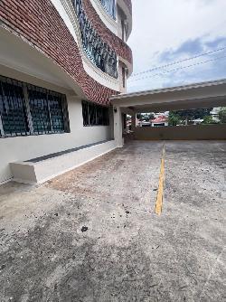 Venta de primer nivel con patio en La Esmeralda