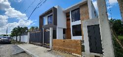 EN VENTA CASA MODERNA EN LAS CARMELITAS, SANTIAGO