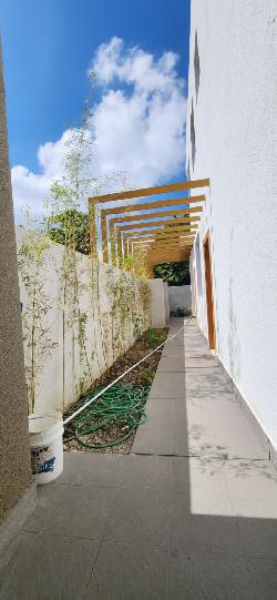 EN VENTA CASA MODERNA EN LAS CARMELITAS, SANTIAGO