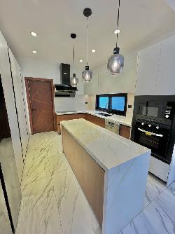 VENTA DE LUJOSA CASA CON PISCINA EN  LLANOS DE GURABO 