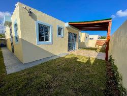 VENTA DE CASA CON PATIO EN LOS LLANOS DE GURABO 