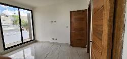 EN VENTA CASA MODERNA EN LAS CARMELITAS, SANTIAGO