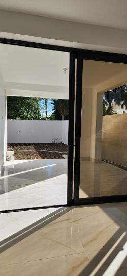 EN VENTA CASA MODERNA EN LAS CARMELITAS, SANTIAGO