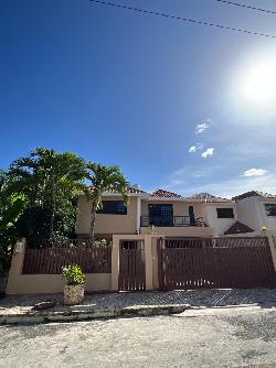 Casa Amueblada en Alquiler en Altos de Arroyo Hondo III