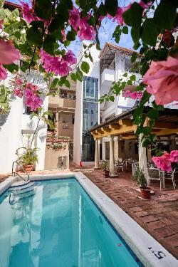 hotel en venta amueblado en la zona universitaria