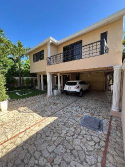 Casa Amueblada en Alquiler en Altos de Arroyo Hondo III