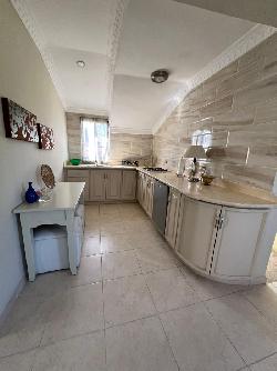 Casa Amueblada en Alquiler en Altos de Arroyo Hondo III