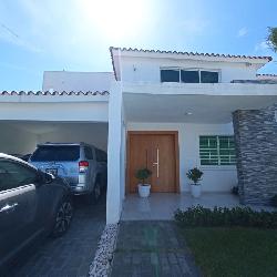 Casa en Venta con Patio en Prado Oriental, S.D.E.