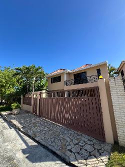 Casa Amueblada en Alquiler en Altos de Arroyo Hondo III