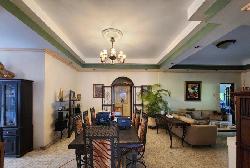 En Venta Hermosa Casa Colonial en Gazcue