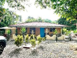 Venta de villa en Monte Plata estilo Campestre 4 hab.