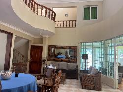 Hermosa Villa de dos niveles en el Cortecito Punta Cana