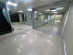 En Renta Disponible Local Comercial en Piantini