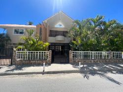 Hermosa Villa de dos niveles en el Cortecito Punta Cana