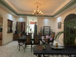 En Venta Hermosa Casa Colonial en Gazcue