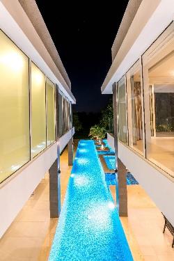 Vendo Villa en Punta Cana con 6 Habitaciones Y Piscina