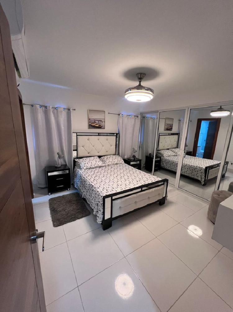 Venta de 1er nivel amueblado en Torre Real VI EL Retiro