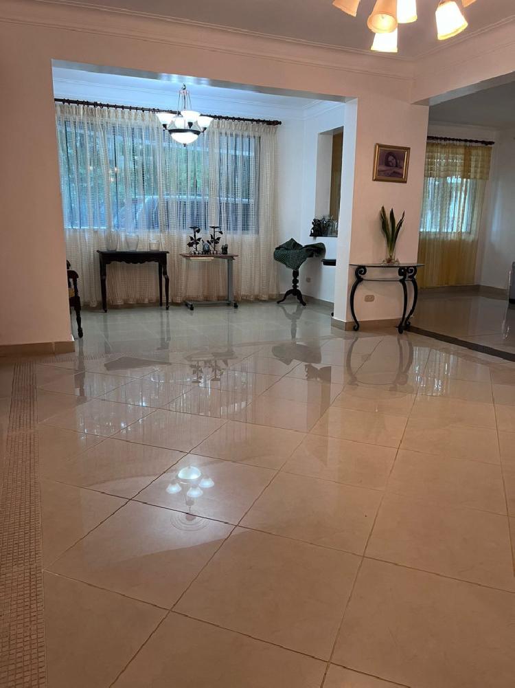 Venta de primer nivel con patio en La Esmeralda