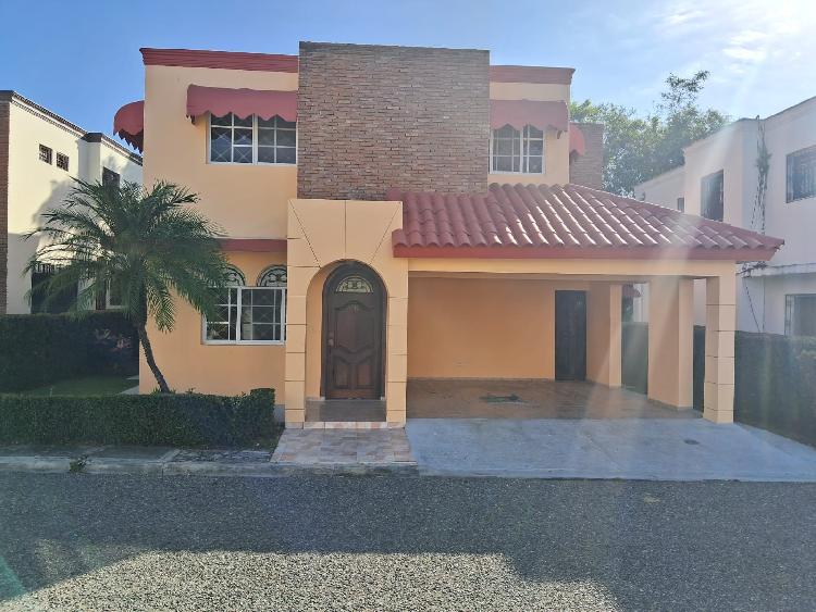  VENTA CASA JARDINES DEL ESTE,  PROX AL HOMS, SANTIAGO