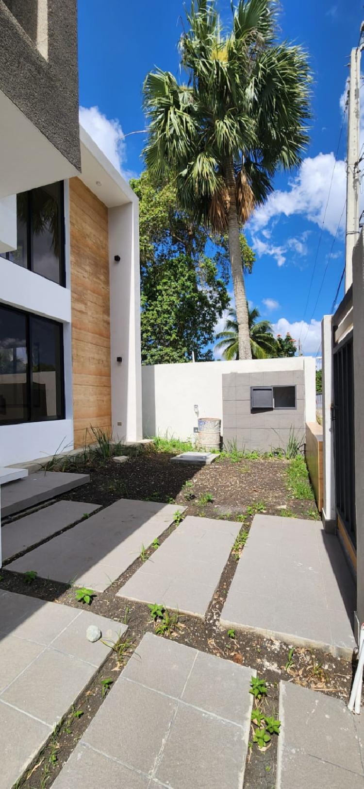 EN VENTA CASA MODERNA EN LAS CARMELITAS, SANTIAGO