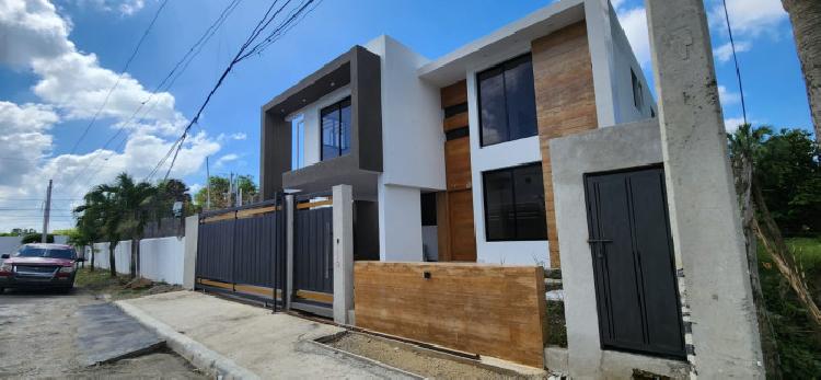 EN VENTA CASA MODERNA EN LAS CARMELITAS, SANTIAGO