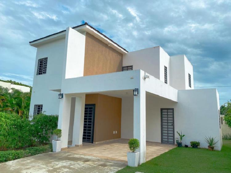 EN VENTA CASA CON PISCINA EN RESIDENCIAL ,PUERTO PLATA