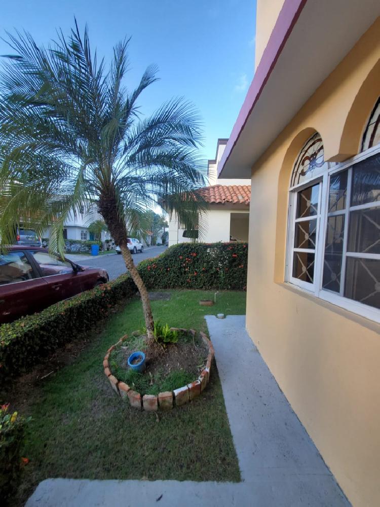  VENTA CASA JARDINES DEL ESTE,  PROX AL HOMS, SANTIAGO