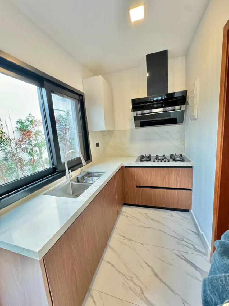 VENTA DE LUJOSA CASA CON PISCINA EN  LLANOS DE GURABO 