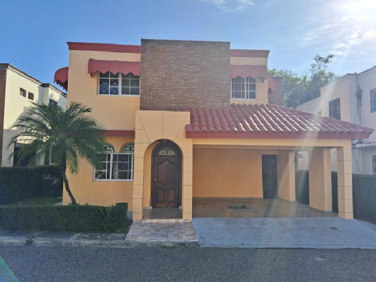  VENTA CASA JARDINES DEL ESTE,  PROX AL HOMS, SANTIAGO