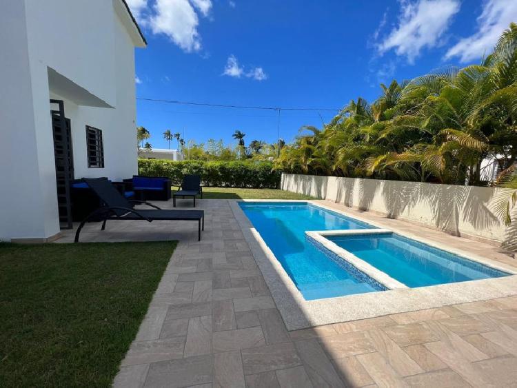 EN VENTA CASA CON PISCINA EN RESIDENCIAL ,PUERTO PLATA