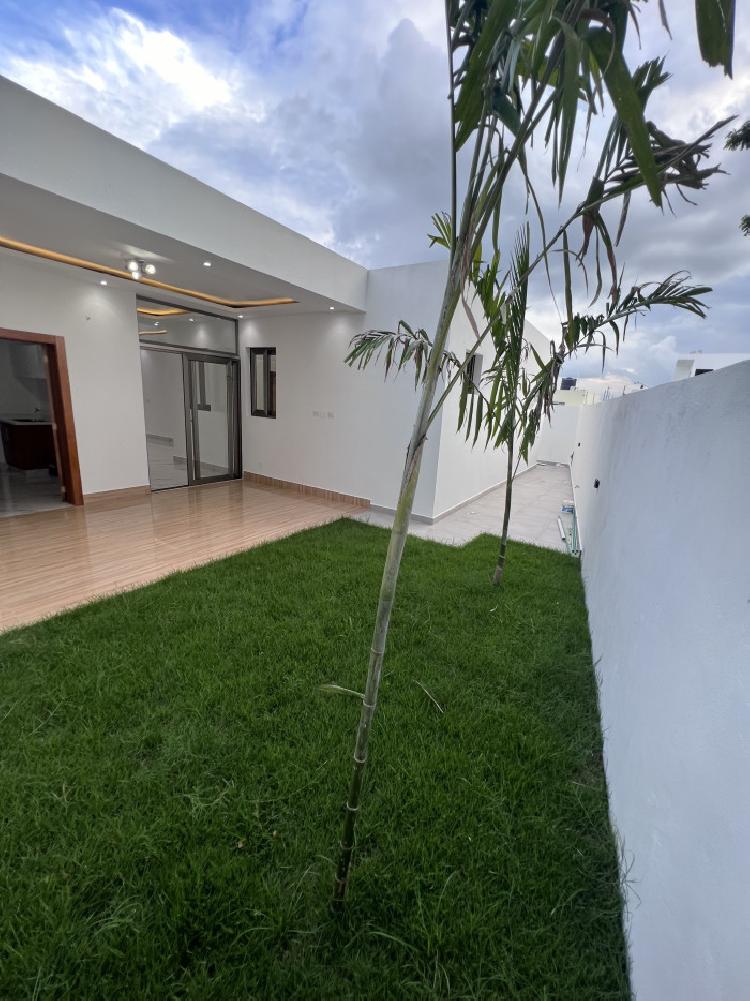 VENTA DE CASA EN PROYECTO CERRADO EN LLANOS DE GURABO 