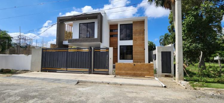 EN VENTA CASA MODERNA EN LAS CARMELITAS, SANTIAGO