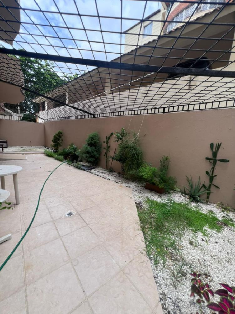 Venta de primer nivel con patio en La Esmeralda