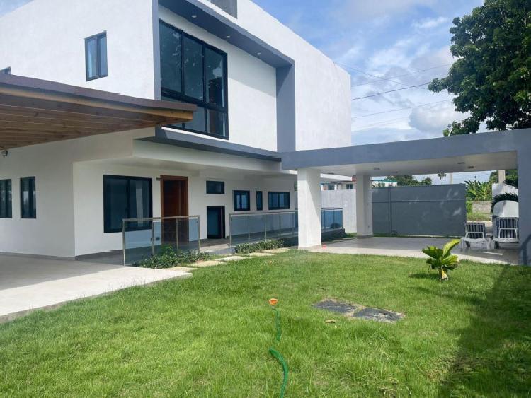 VENTA DE CASA 2 NIVELES CON PISCINA EN  PUÑAL SANTIAGO