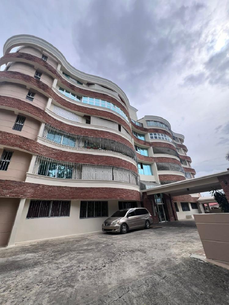 Venta de primer nivel con patio en La Esmeralda