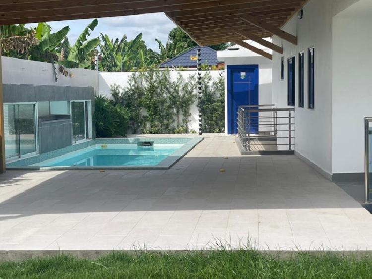 VENTA DE CASA 2 NIVELES CON PISCINA EN  PUÑAL SANTIAGO