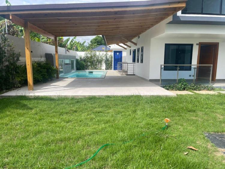 VENTA DE CASA 2 NIVELES CON PISCINA EN  PUÑAL SANTIAGO