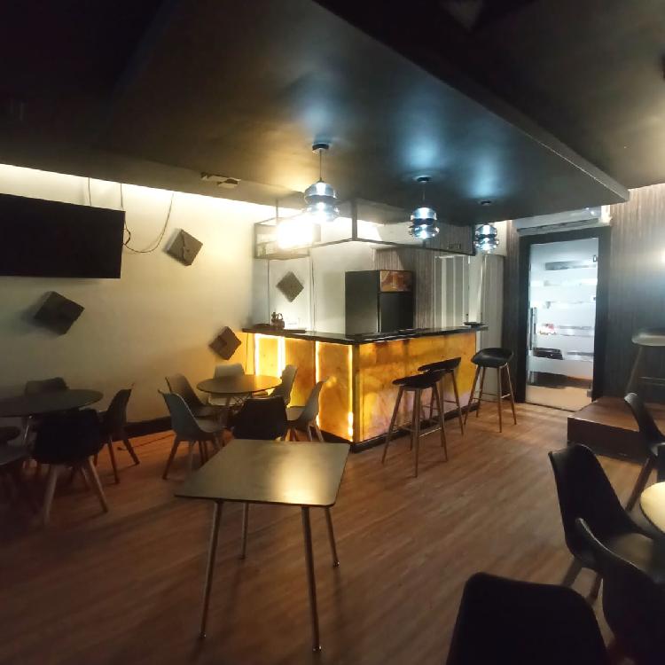 Punto Comercial en Venta, Bar Karaoke en Naco