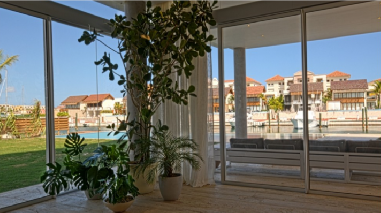 Villa en venta con vista al mar y la Marina de Cap Cana