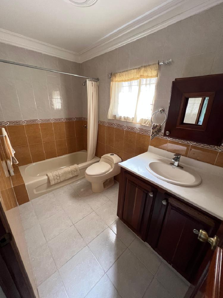 Casa Amueblada en Alquiler en Altos de Arroyo Hondo III