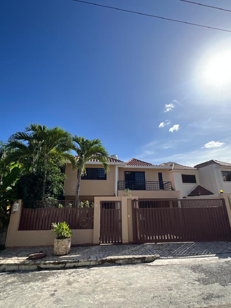Casa Amueblada en Alquiler en Altos de Arroyo Hondo III