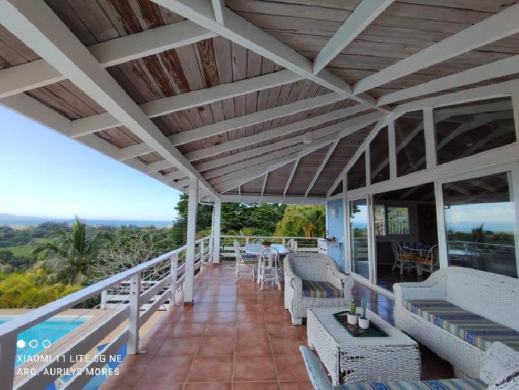 Villa amueblada con terreno en venta en Rio san Juan
