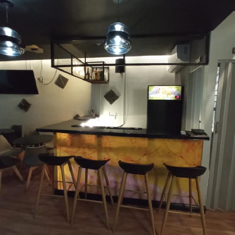 Punto Comercial en Venta, Bar Karaoke en Naco