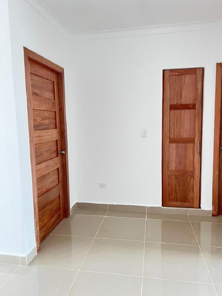 Apartamento en Venta de 3 Hab. Santo Domingo Este.