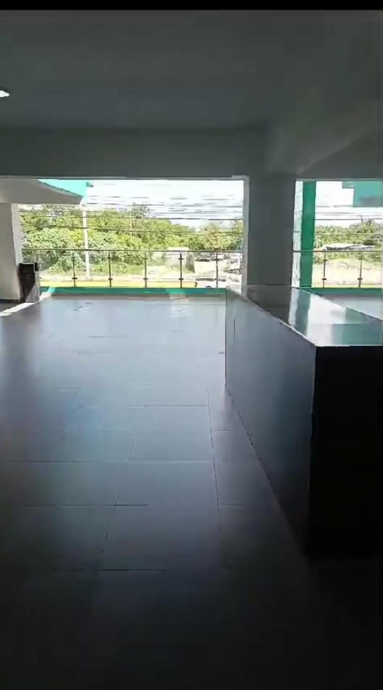 Local Comercial en Alquiler En Autopista de San Isidro