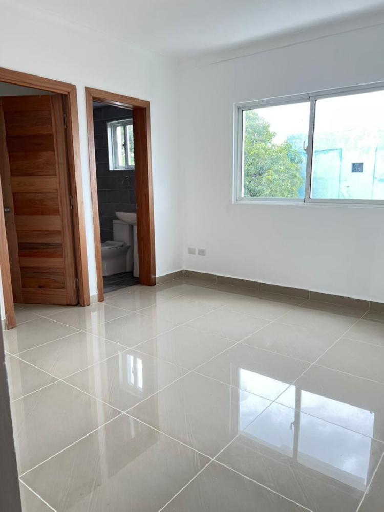 Apartamento en Venta de 3 Hab. Santo Domingo Este.