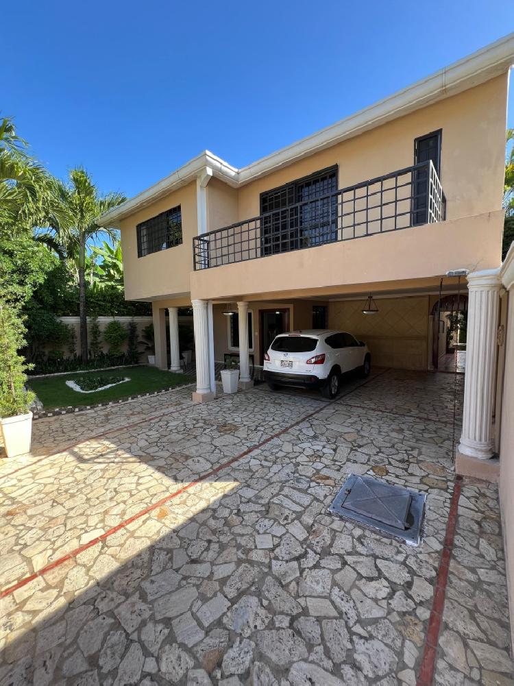 Casa Amueblada en Alquiler en Altos de Arroyo Hondo III