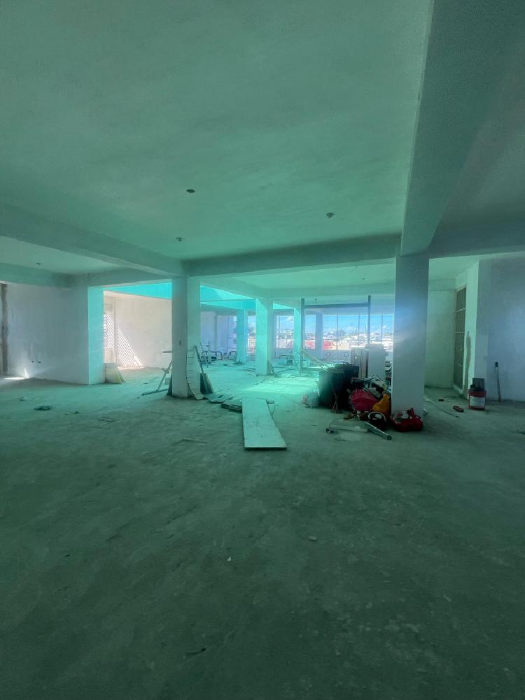 Local comercial en alquiler en 3er nivel con 300 mts