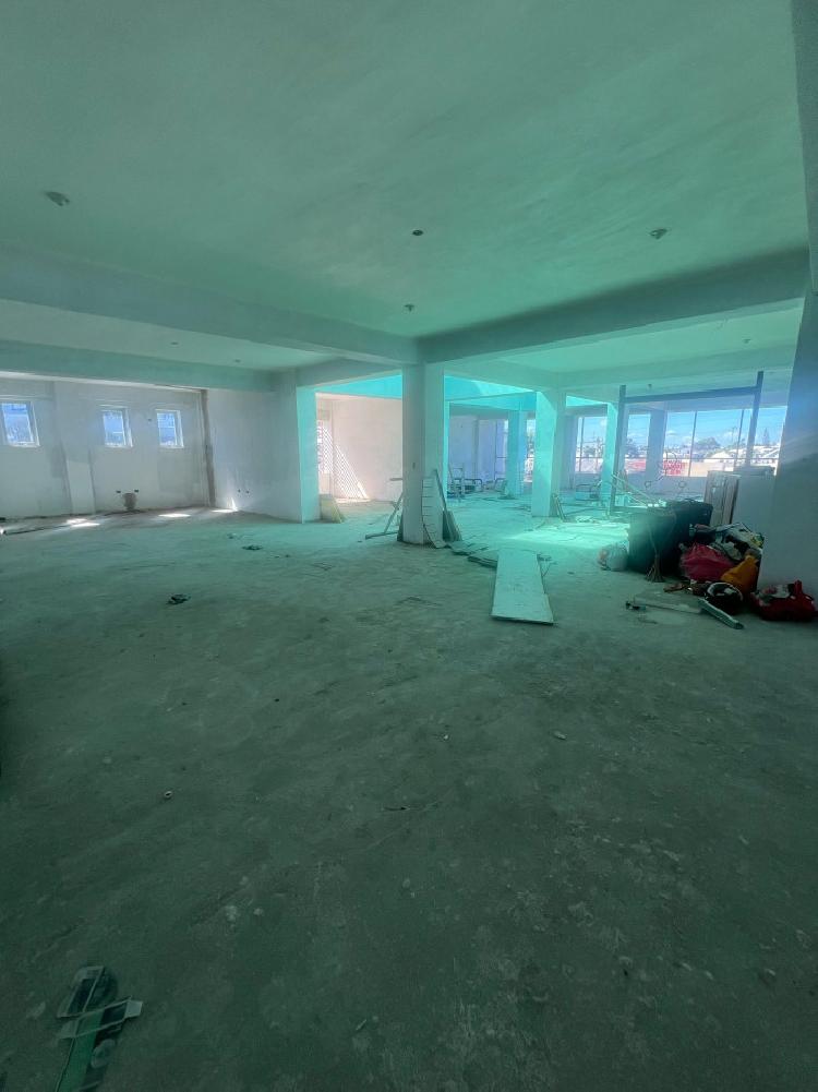 Local comercial en alquiler en 3er nivel con 300 mts